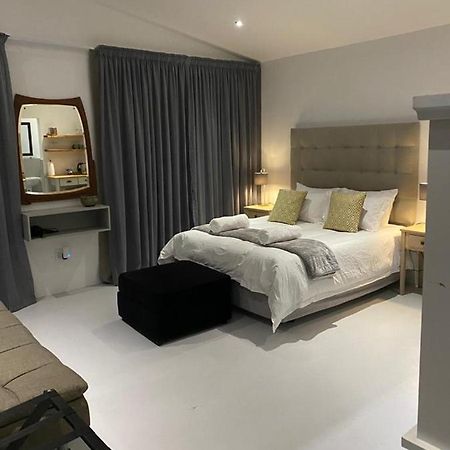 Miles House Apartamento George Exterior foto