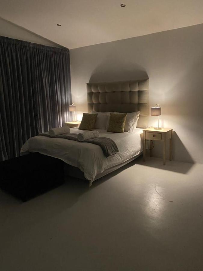 Miles House Apartamento George Exterior foto