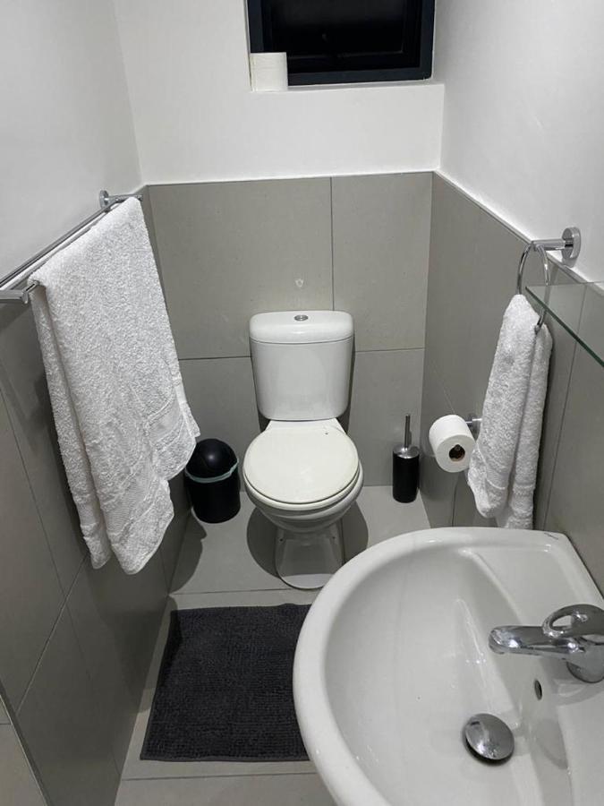 Miles House Apartamento George Exterior foto